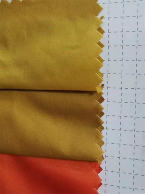 Tela do tafetá do poliéster 70gsm de 150CM que calandra a tela poli do tafetá 300t