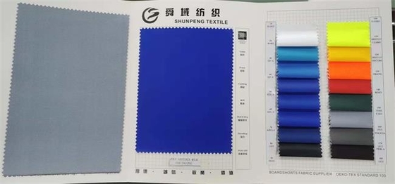 revestimento leitoso do plutônio de Taslan do poliéster das telas 75Dx160D da roupa dos homens de 125gsm 150cm